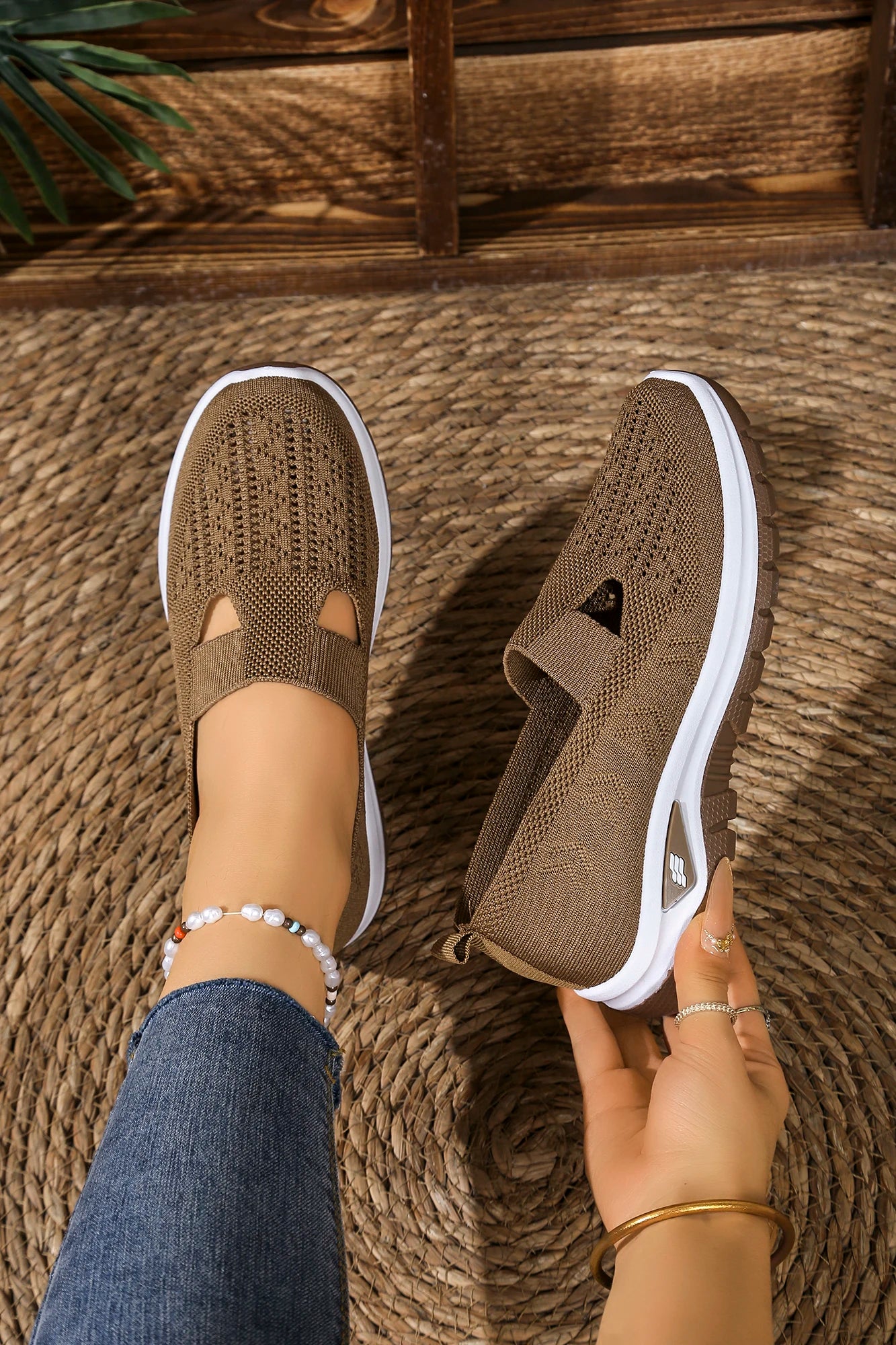 Women's casual sports shoes