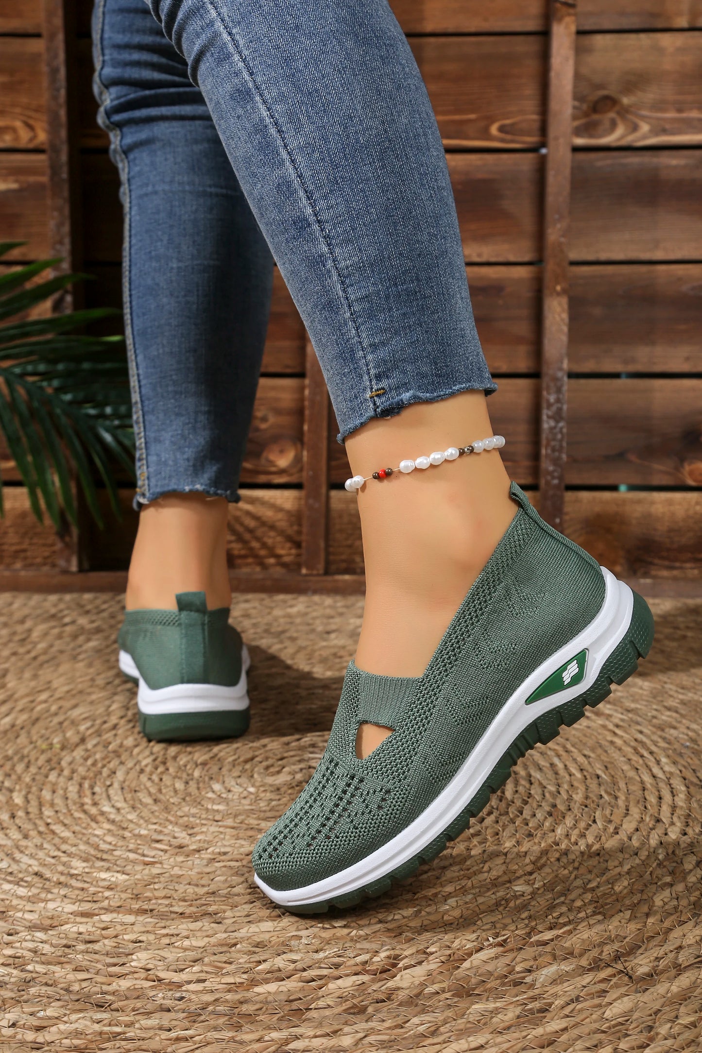 Women's casual sports shoes