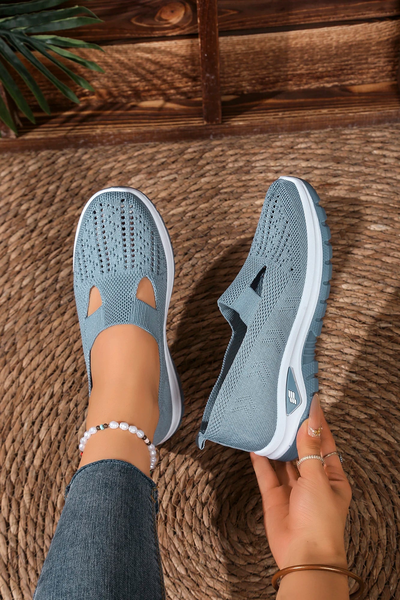 Women's casual sports shoes