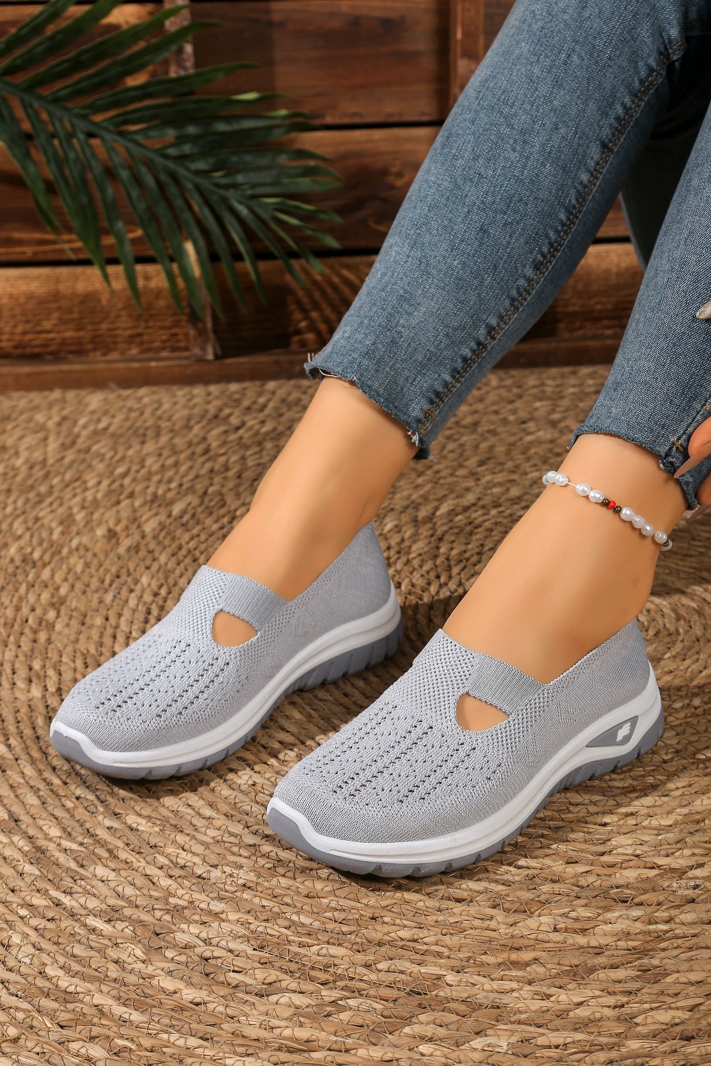 Women's casual sports shoes