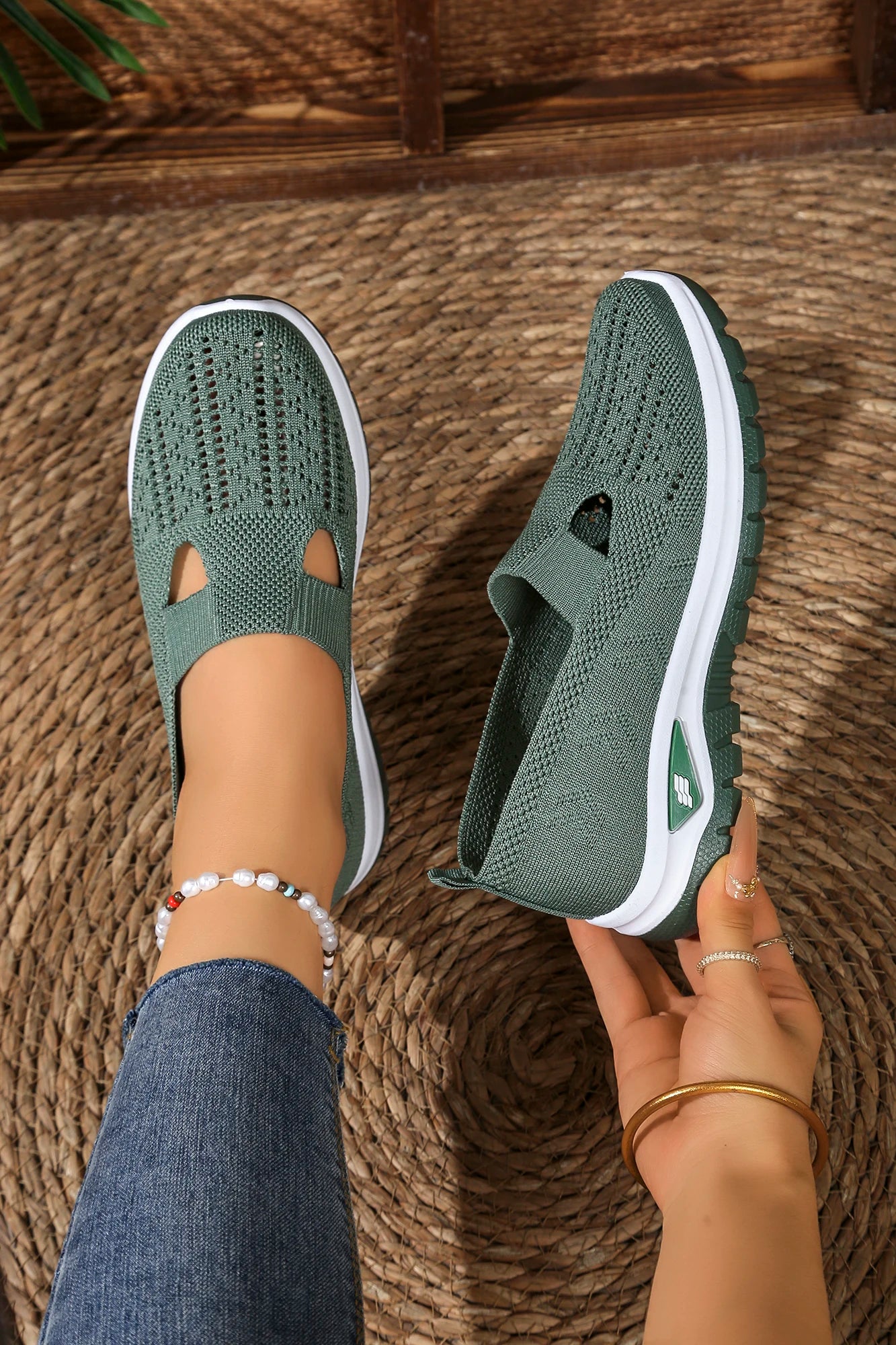 Women's casual sports shoes