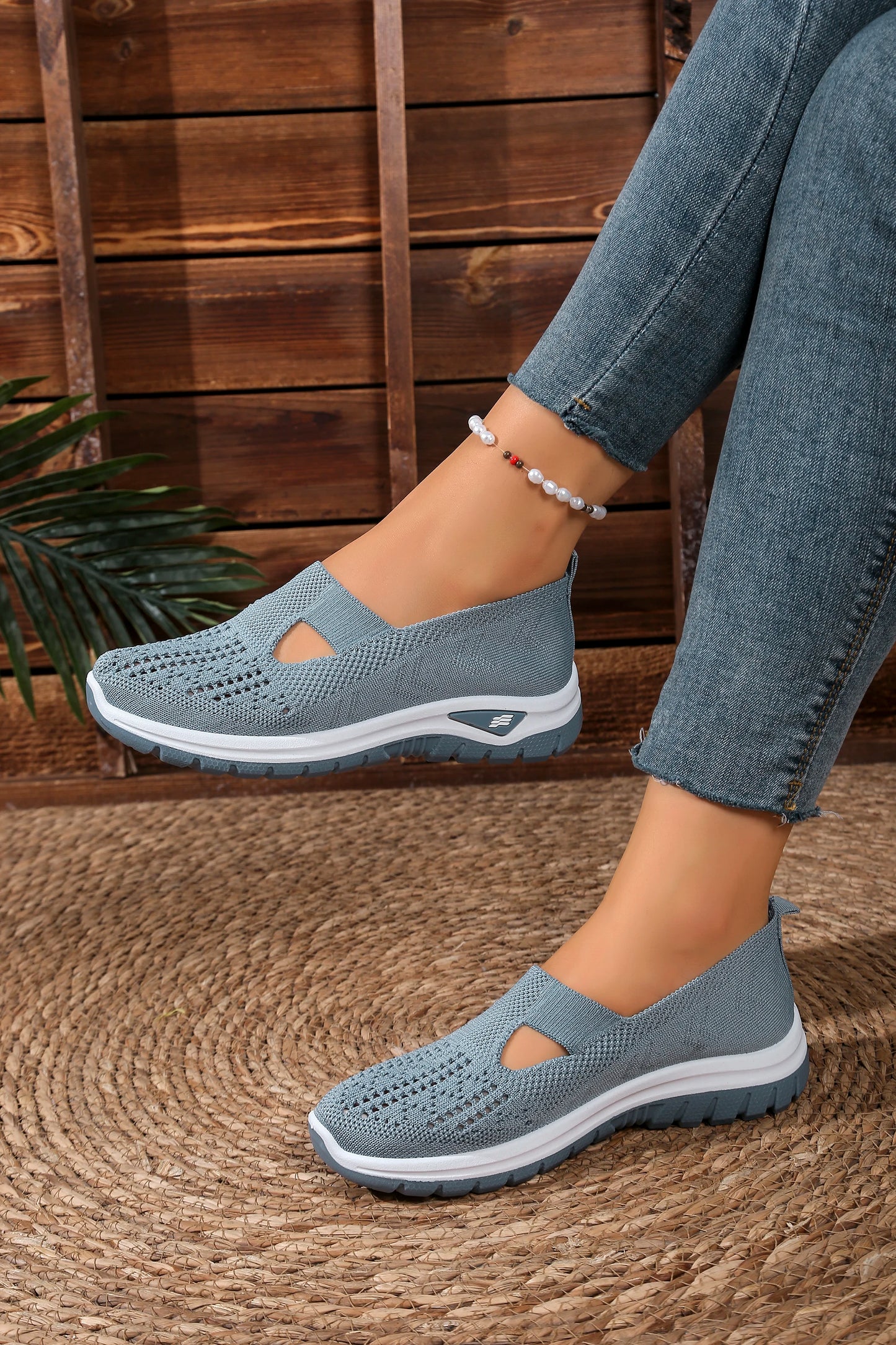 Women's casual sports shoes