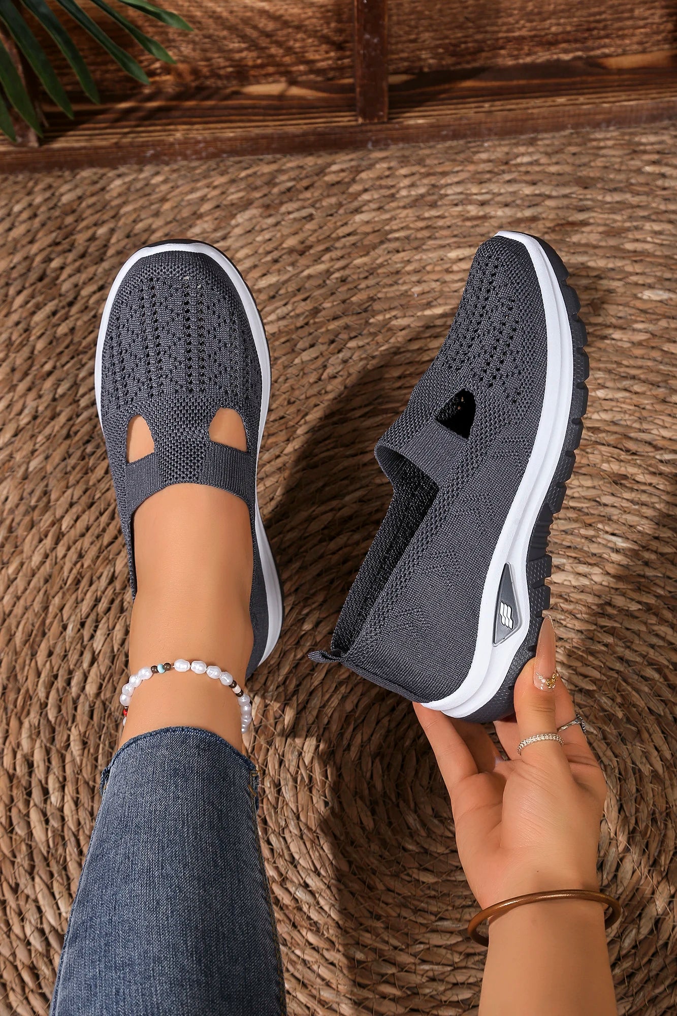 Women's casual sports shoes
