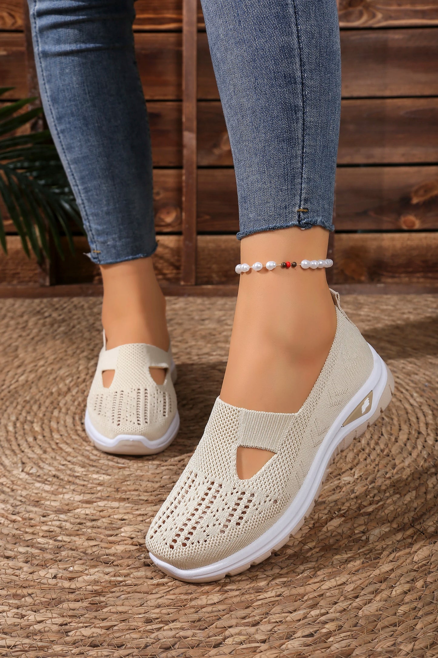 Women's casual sports shoes