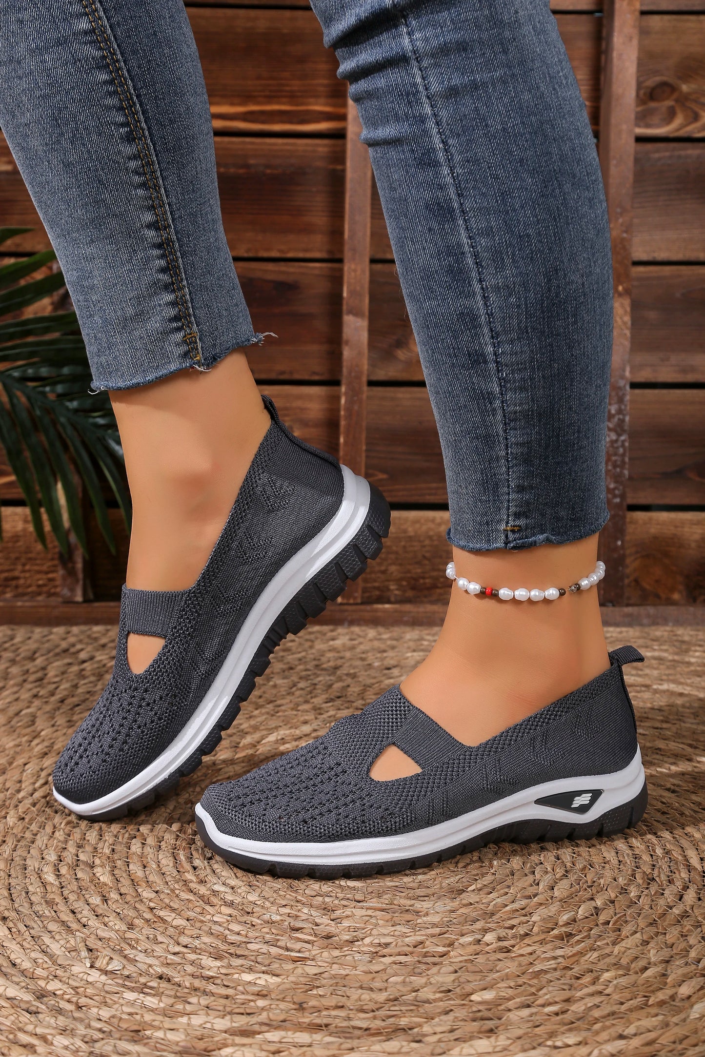 Women's casual sports shoes