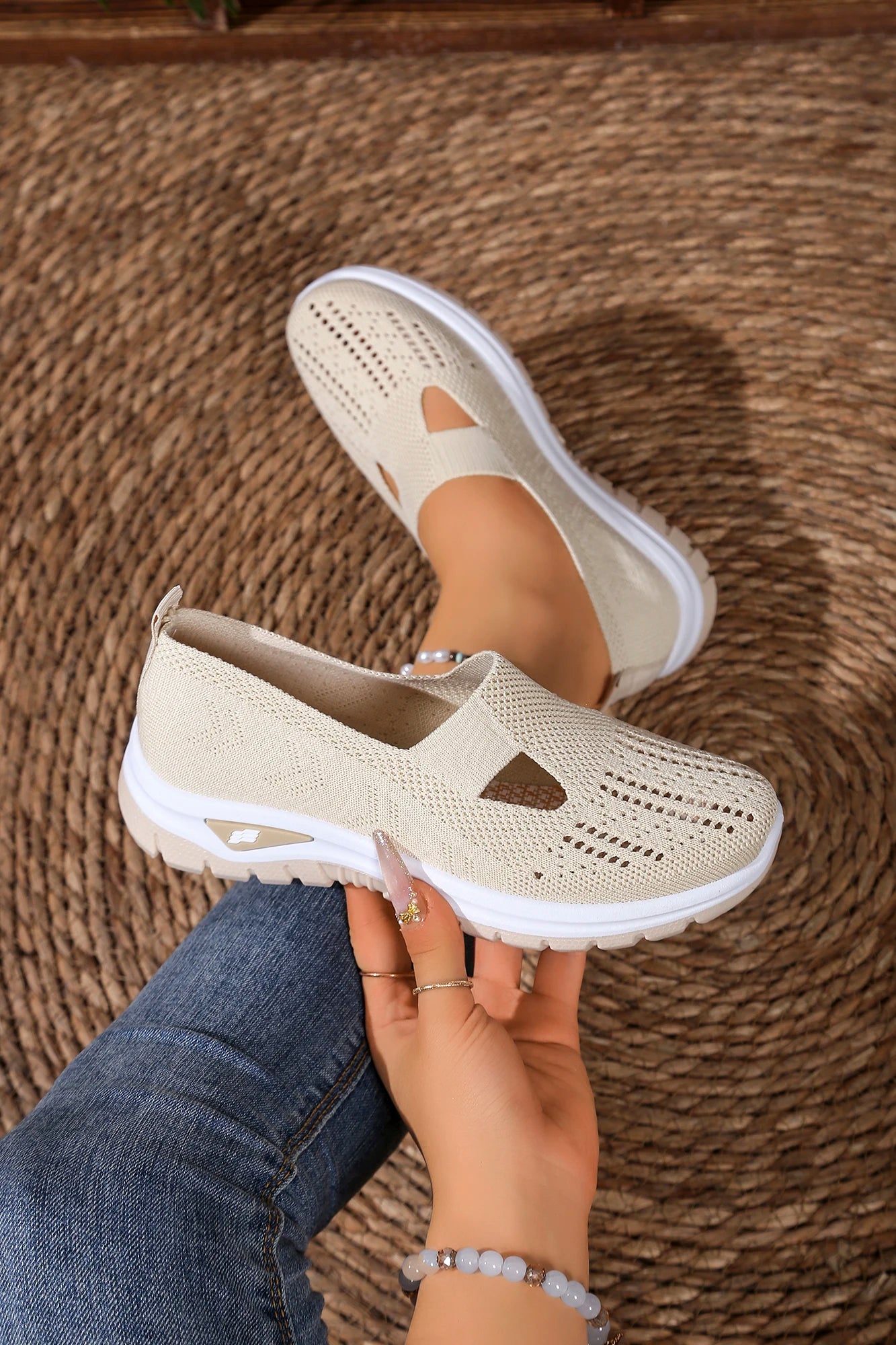 Women's casual sports shoes