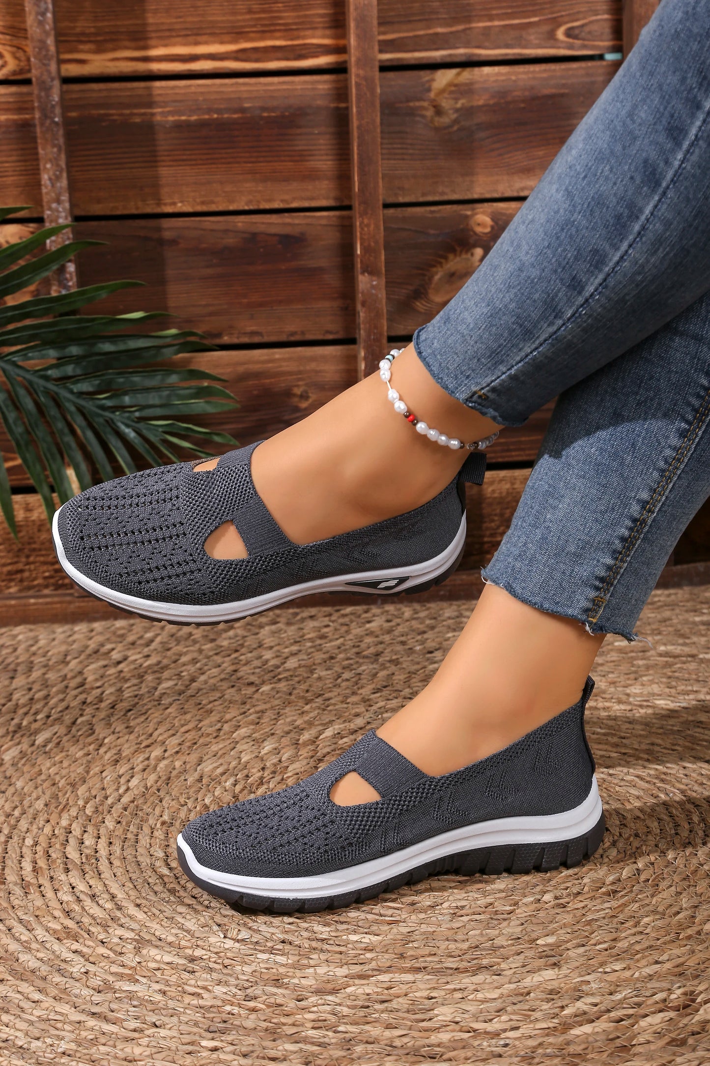 Women's casual sports shoes