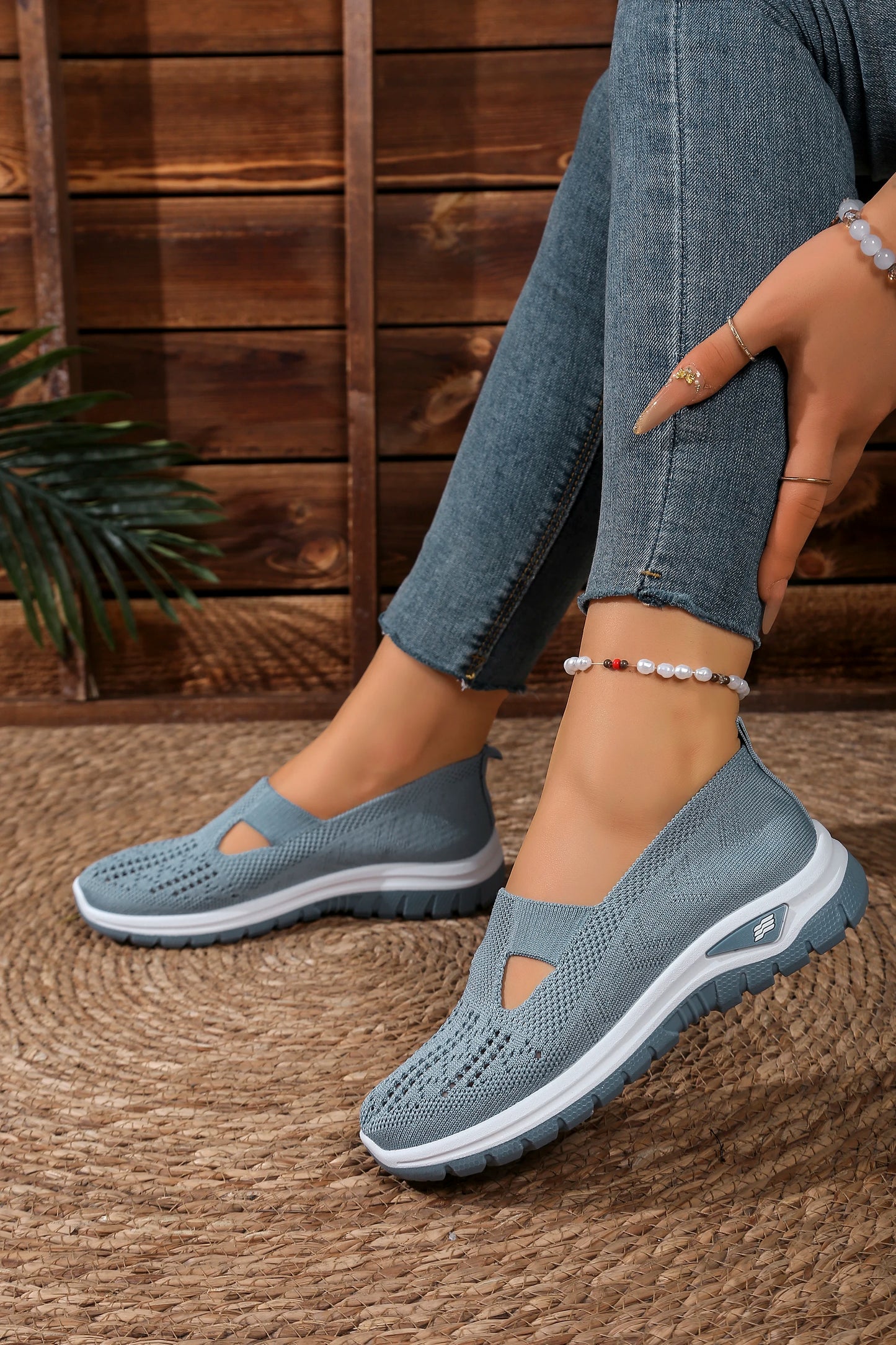 Women's casual sports shoes