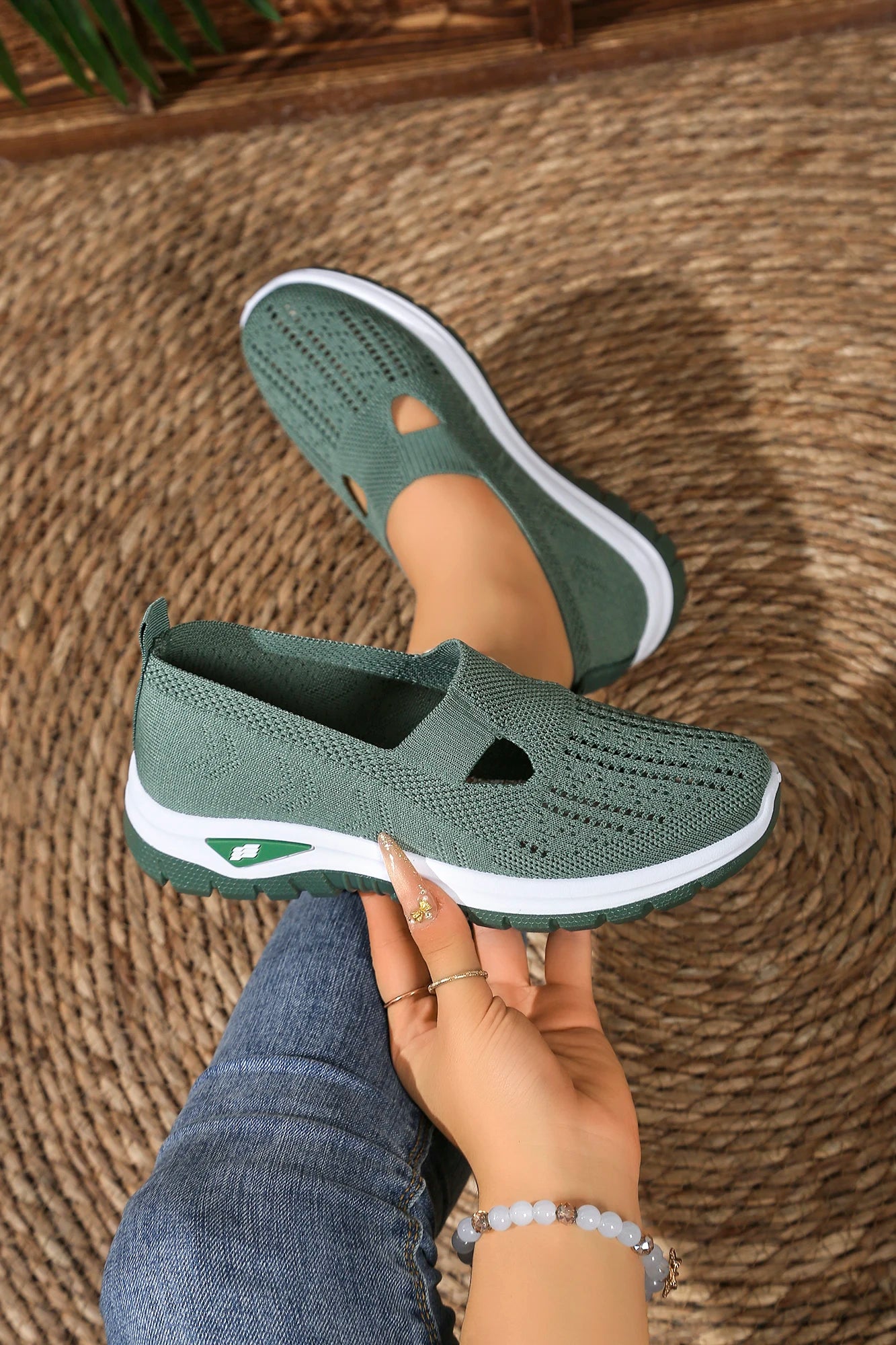 Women's casual sports shoes