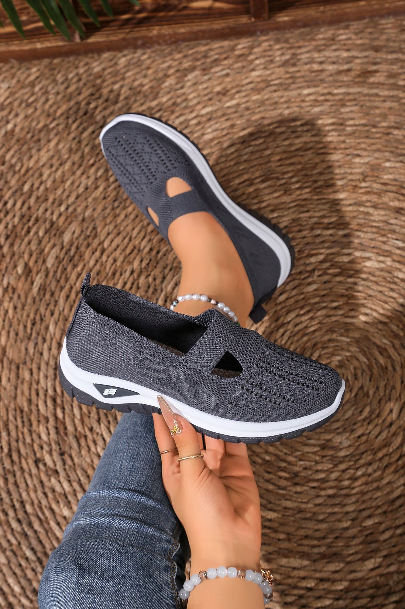 Women's casual sports shoes