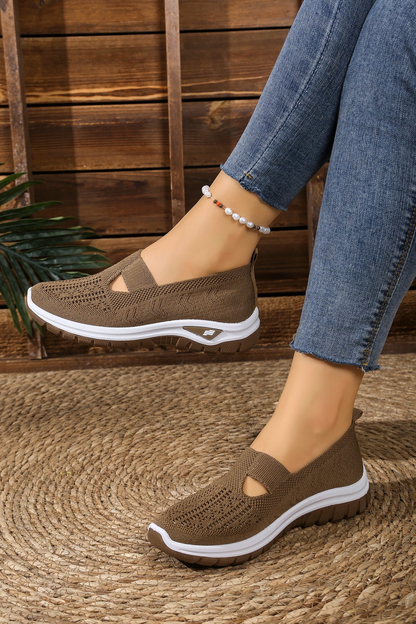 Women's casual sports shoes