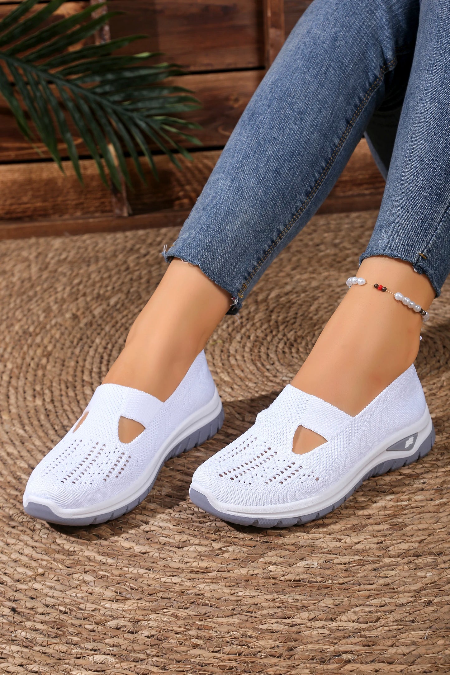 Women's casual sports shoes